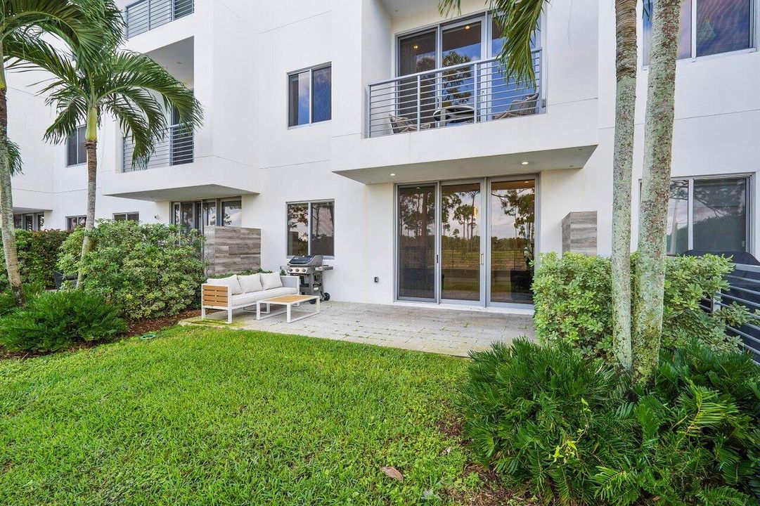 For Rent: $7,790 (3 beds, 3 baths, 2927 Square Feet)