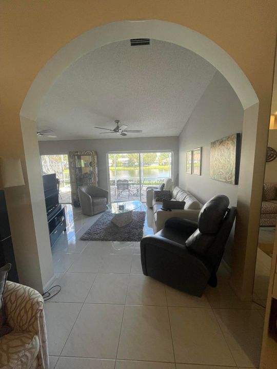 合同活跃: $529,900 (3 贝兹, 2 浴室, 2073 平方英尺)