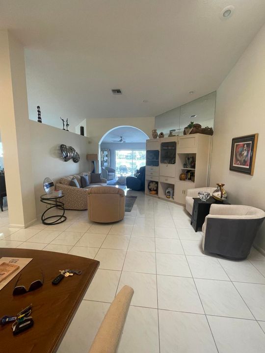 合同活跃: $529,900 (3 贝兹, 2 浴室, 2073 平方英尺)