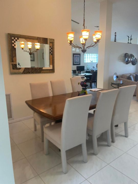 合同活跃: $529,900 (3 贝兹, 2 浴室, 2073 平方英尺)