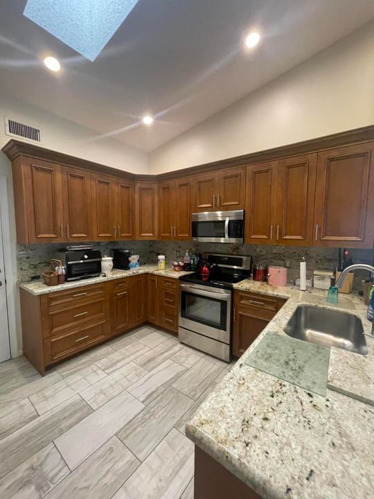 合同活跃: $529,900 (3 贝兹, 2 浴室, 2073 平方英尺)