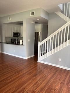 For Sale: $320,000 (3 beds, 2 baths, 1396 Square Feet)