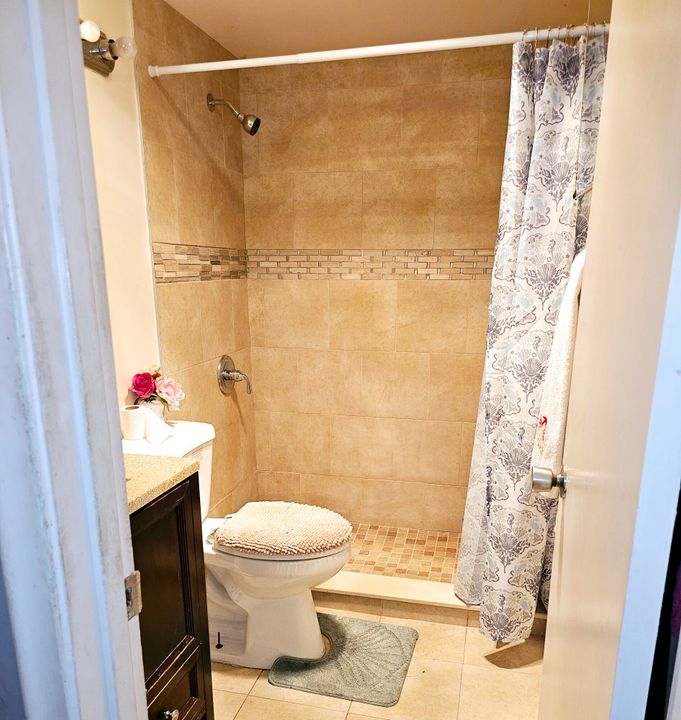 待售: $83,000 (1 贝兹, 0 浴室, 702 平方英尺)