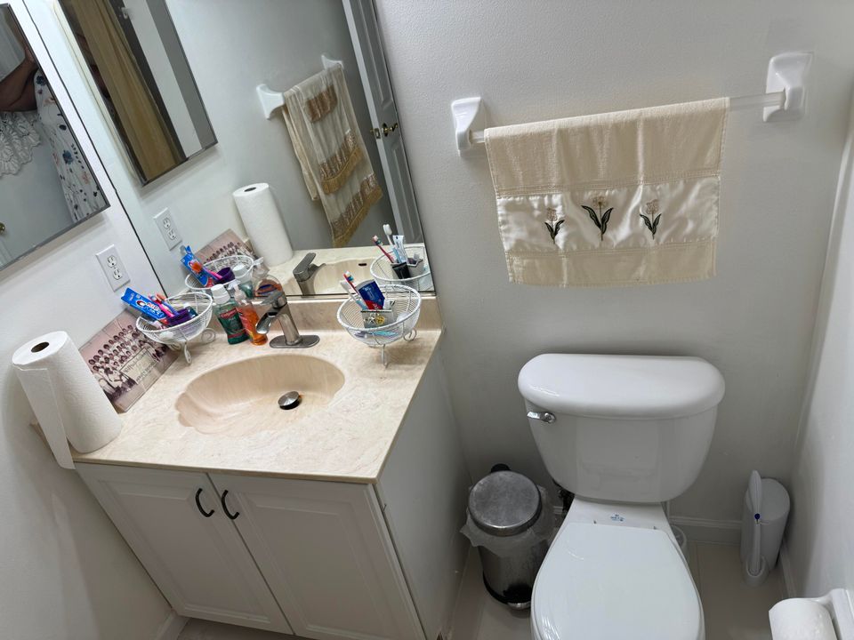 Active With Contract: $800 (1 beds, 1 baths, 250 Square Feet)