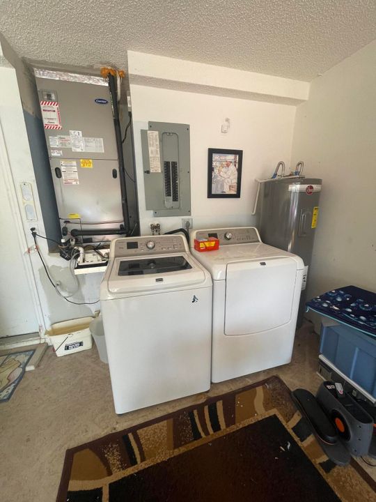 合同活跃: $529,900 (3 贝兹, 2 浴室, 2073 平方英尺)