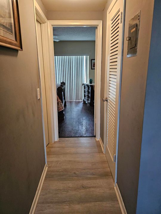 待售: $83,000 (1 贝兹, 0 浴室, 702 平方英尺)