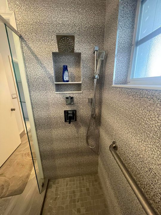 合同活跃: $529,900 (3 贝兹, 2 浴室, 2073 平方英尺)