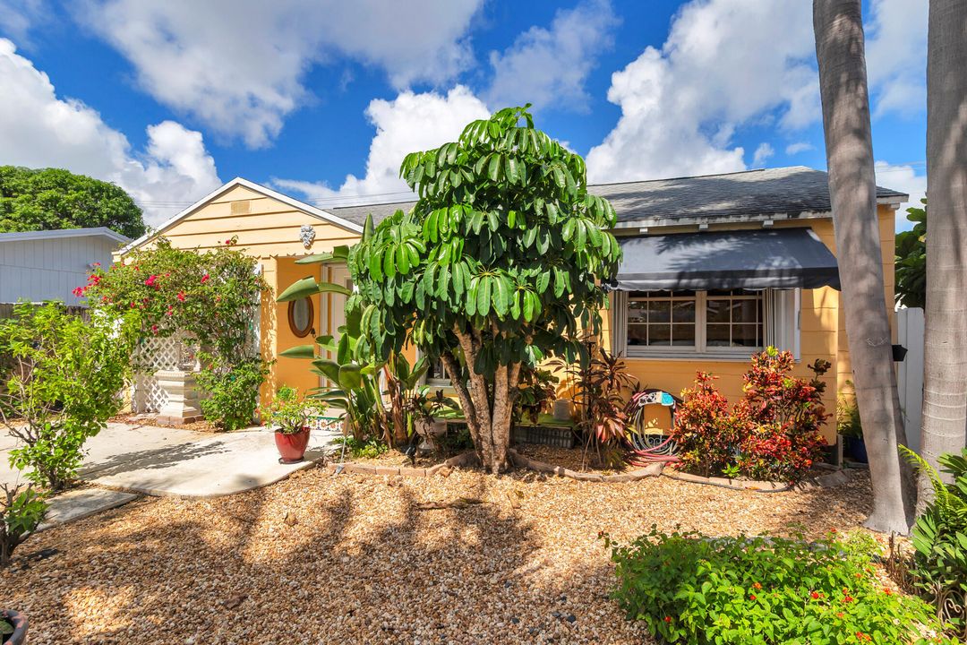 For Rent: $3,500 (2 beds, 1 baths, 1040 Square Feet)