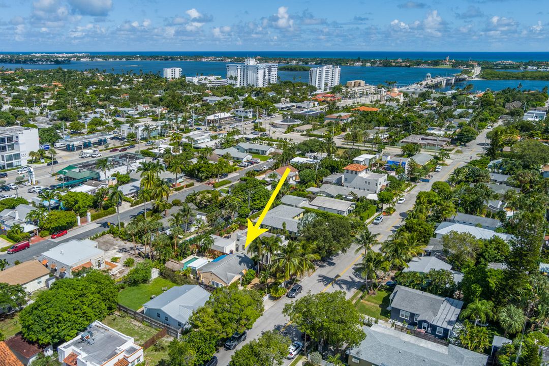 For Rent: $3,500 (2 beds, 1 baths, 1040 Square Feet)