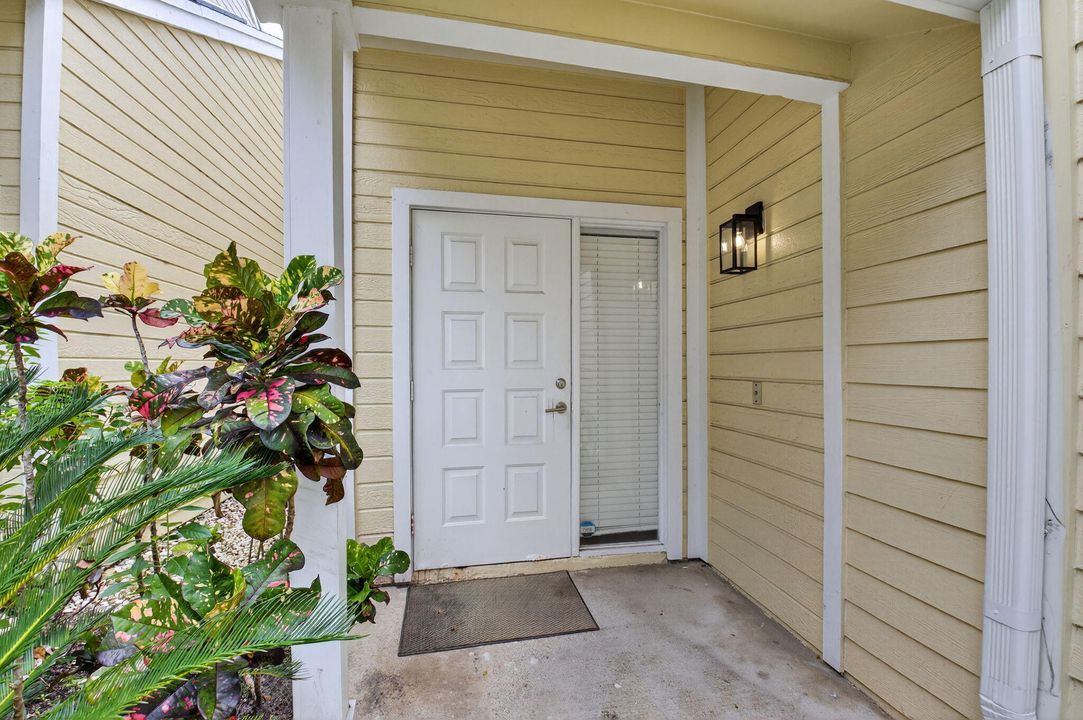 合同活跃: $2,850 (2 贝兹, 2 浴室, 1176 平方英尺)