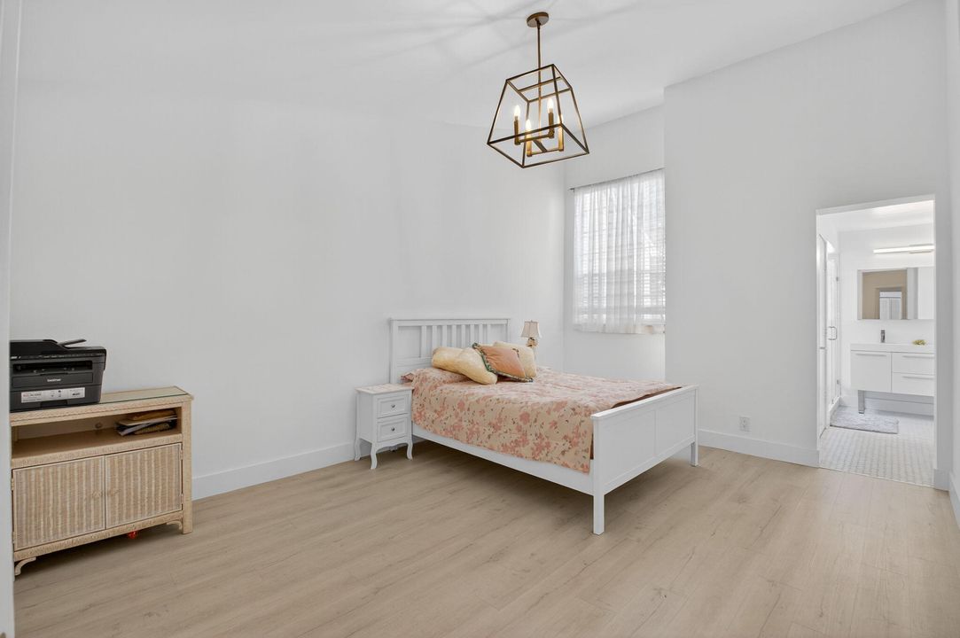 合同活跃: $2,850 (2 贝兹, 2 浴室, 1176 平方英尺)