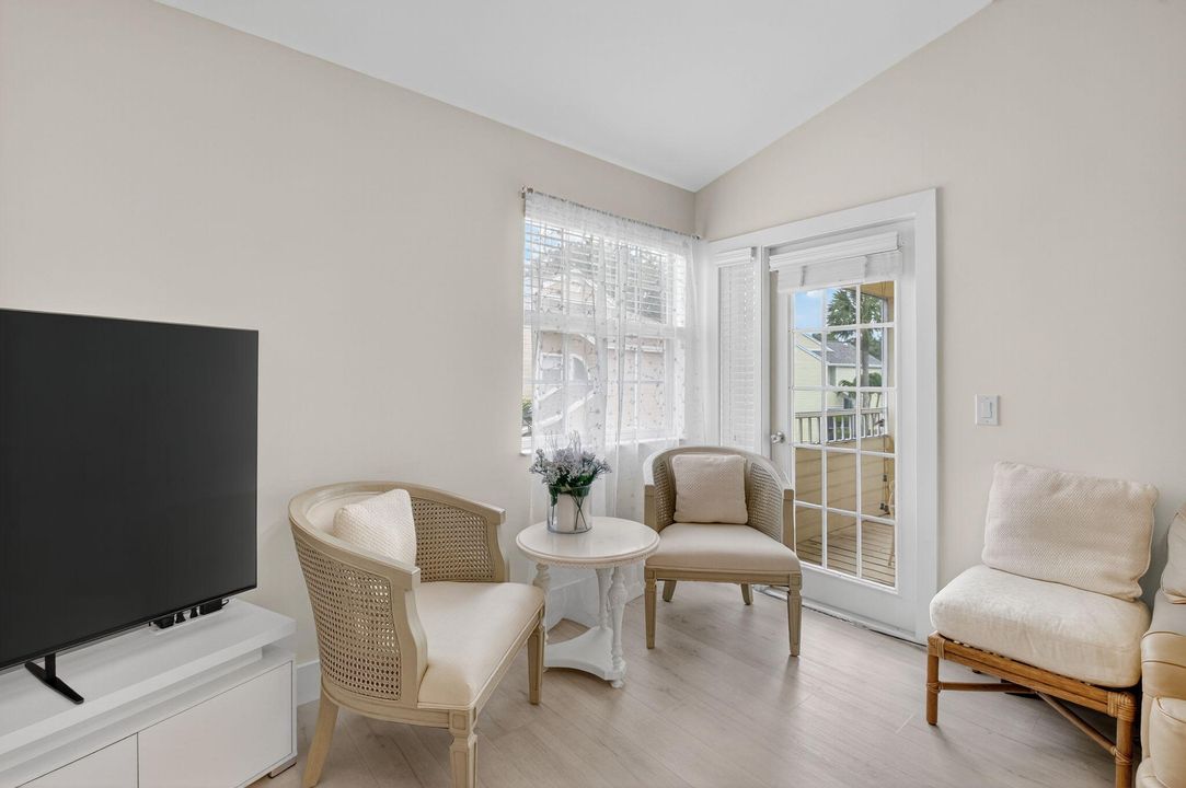 合同活跃: $2,850 (2 贝兹, 2 浴室, 1176 平方英尺)