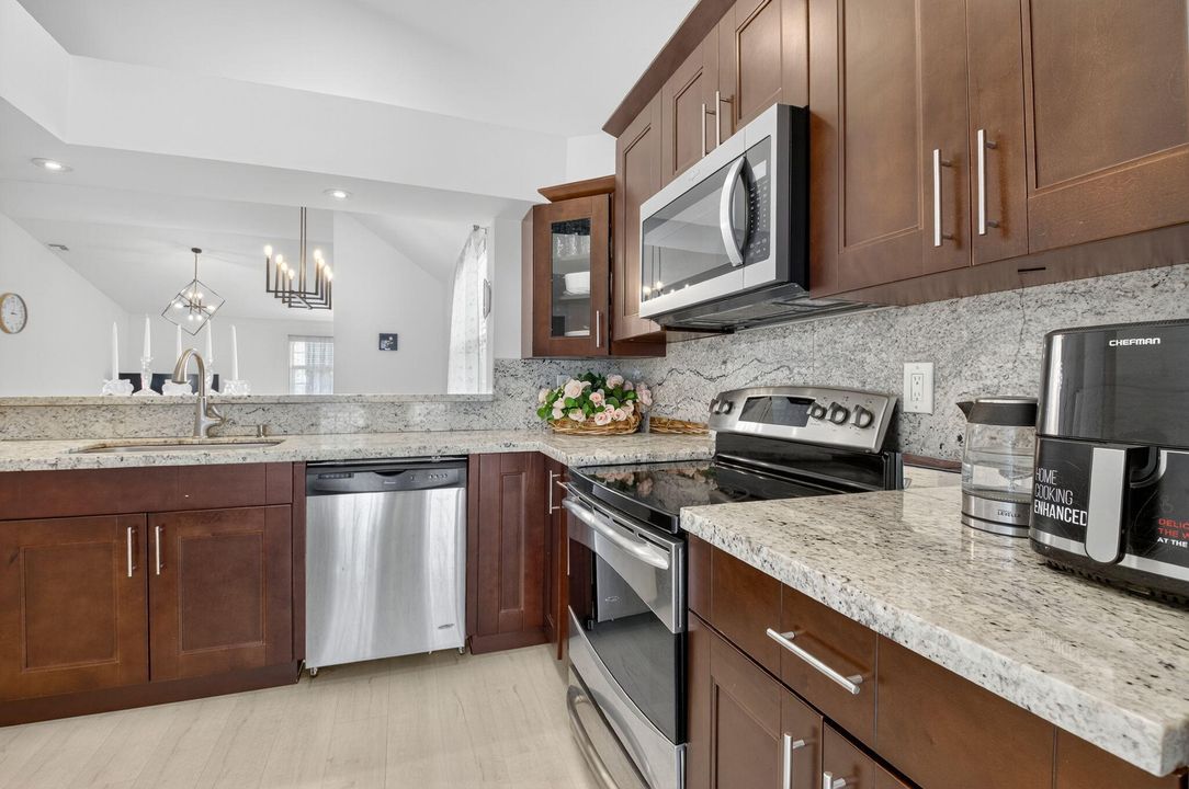 合同活跃: $2,850 (2 贝兹, 2 浴室, 1176 平方英尺)