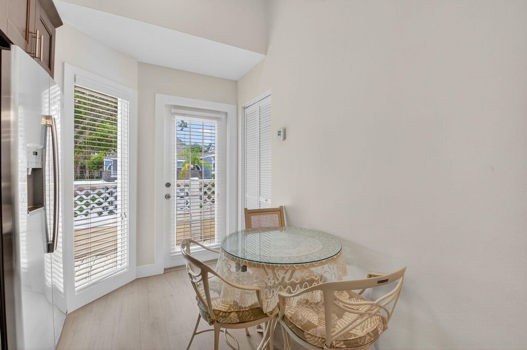 合同活跃: $2,850 (2 贝兹, 2 浴室, 1176 平方英尺)