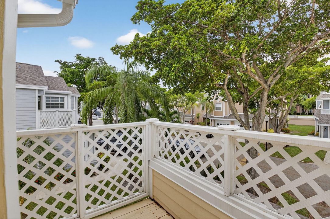 合同活跃: $2,850 (2 贝兹, 2 浴室, 1176 平方英尺)