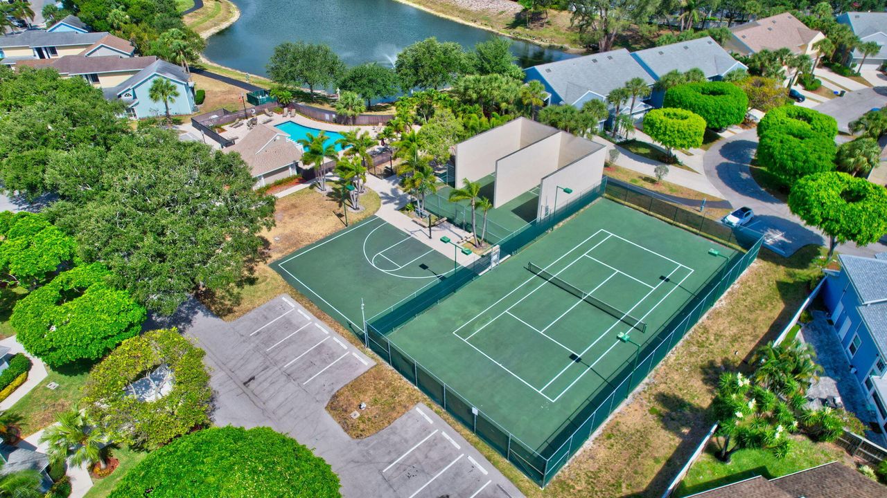 合同活跃: $2,850 (2 贝兹, 2 浴室, 1176 平方英尺)