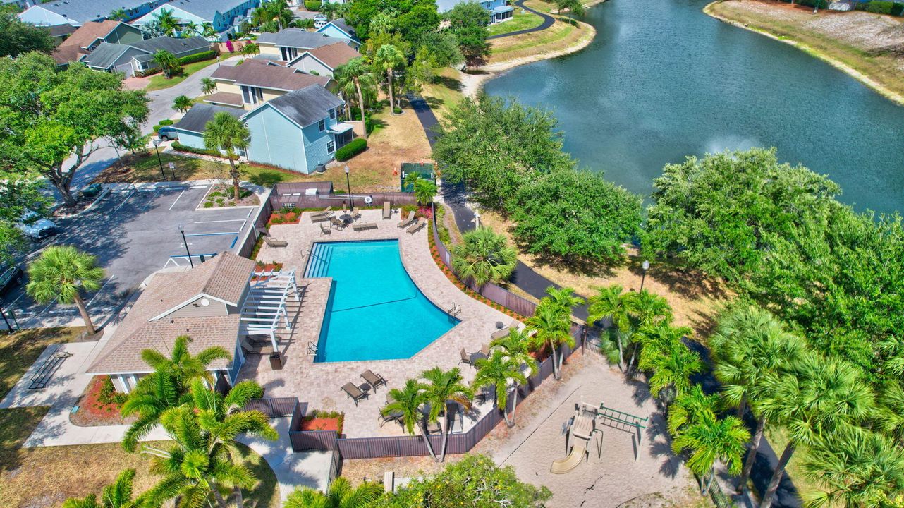 合同活跃: $2,850 (2 贝兹, 2 浴室, 1176 平方英尺)