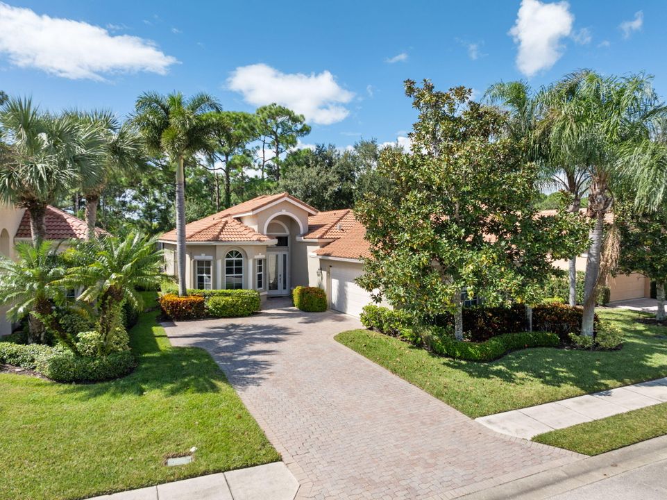 For Sale: $455,000 (2 beds, 2 baths, 1723 Square Feet)