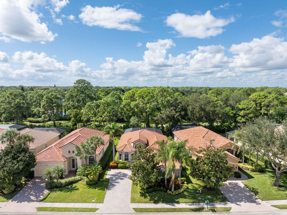 For Sale: $455,000 (2 beds, 2 baths, 1723 Square Feet)