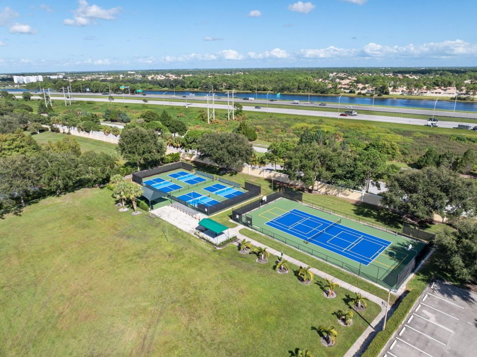 For Sale: $455,000 (2 beds, 2 baths, 1723 Square Feet)