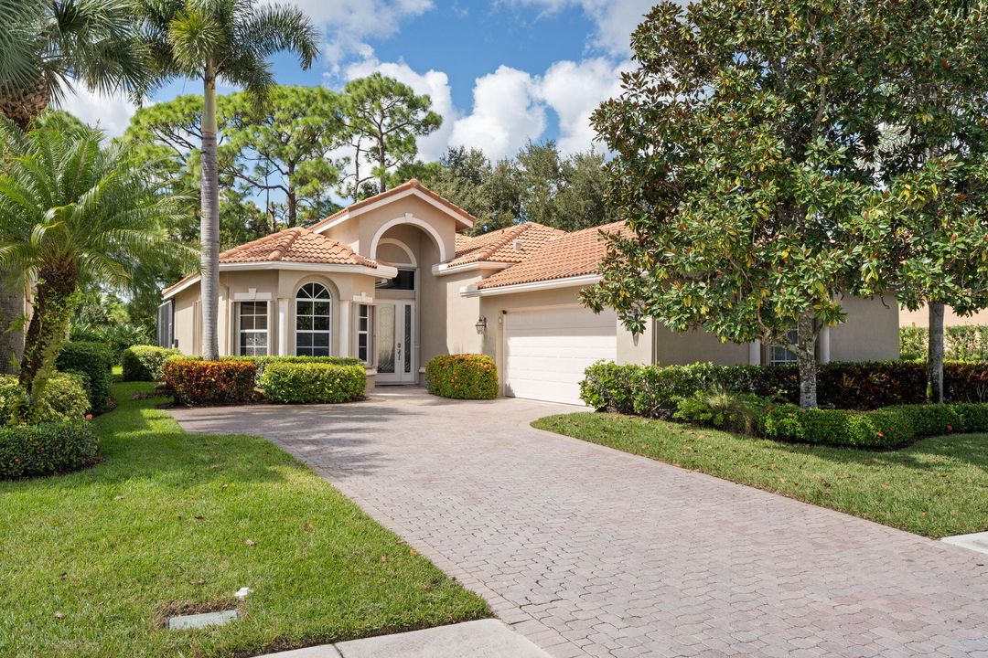 For Sale: $455,000 (2 beds, 2 baths, 1723 Square Feet)