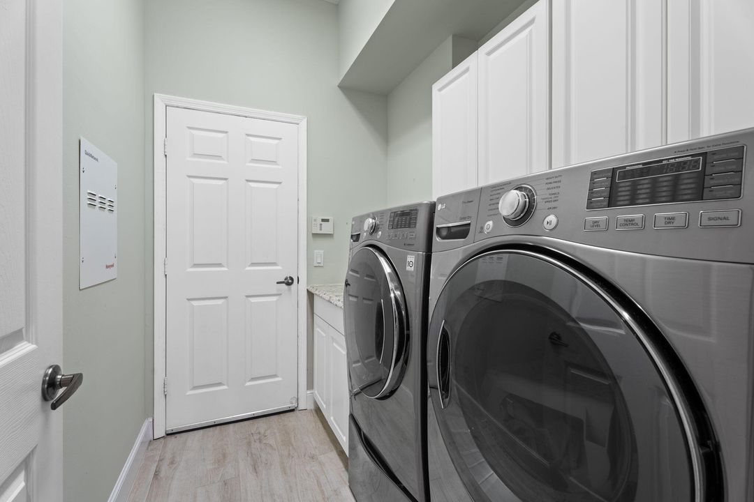 For Sale: $455,000 (2 beds, 2 baths, 1723 Square Feet)