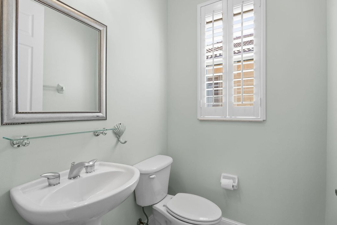 For Sale: $455,000 (2 beds, 2 baths, 1723 Square Feet)