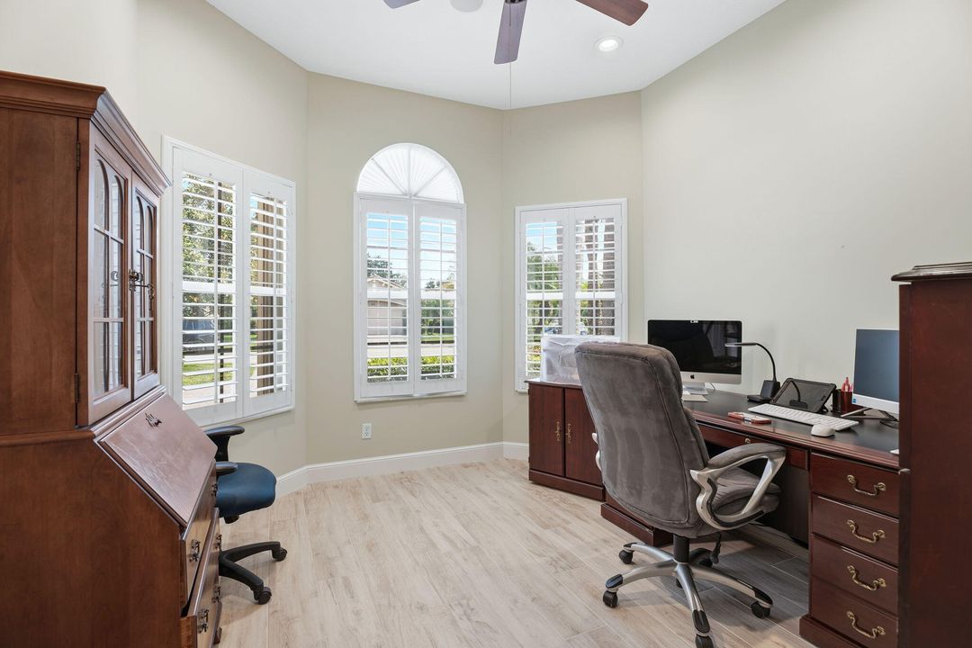 For Sale: $455,000 (2 beds, 2 baths, 1723 Square Feet)