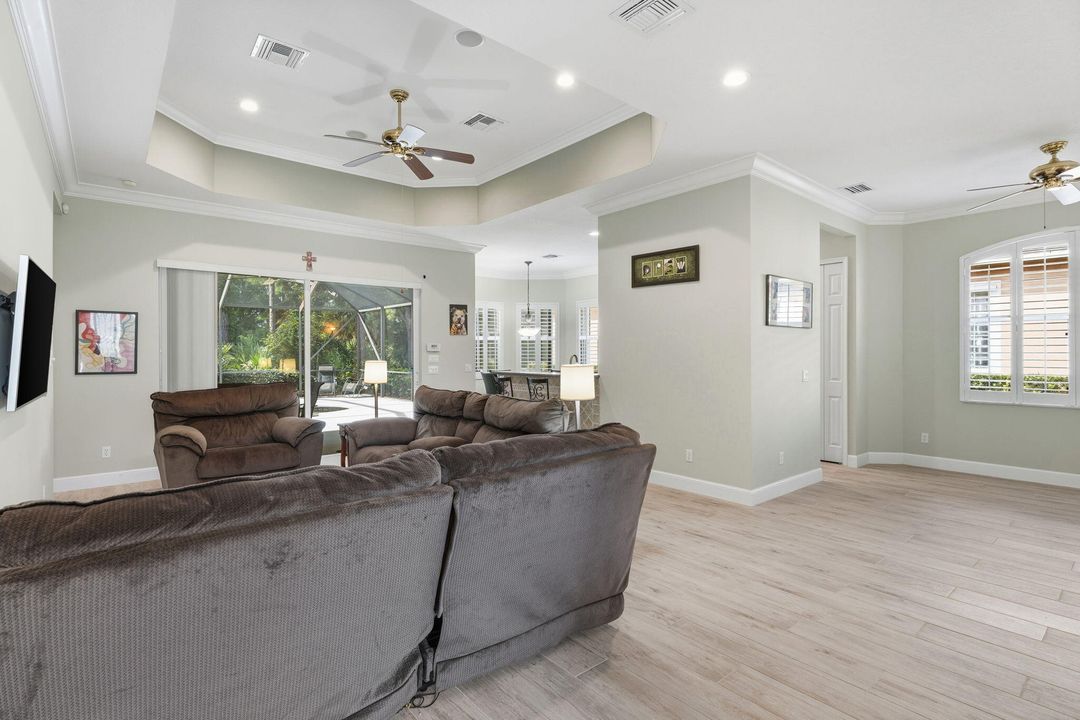 For Sale: $455,000 (2 beds, 2 baths, 1723 Square Feet)