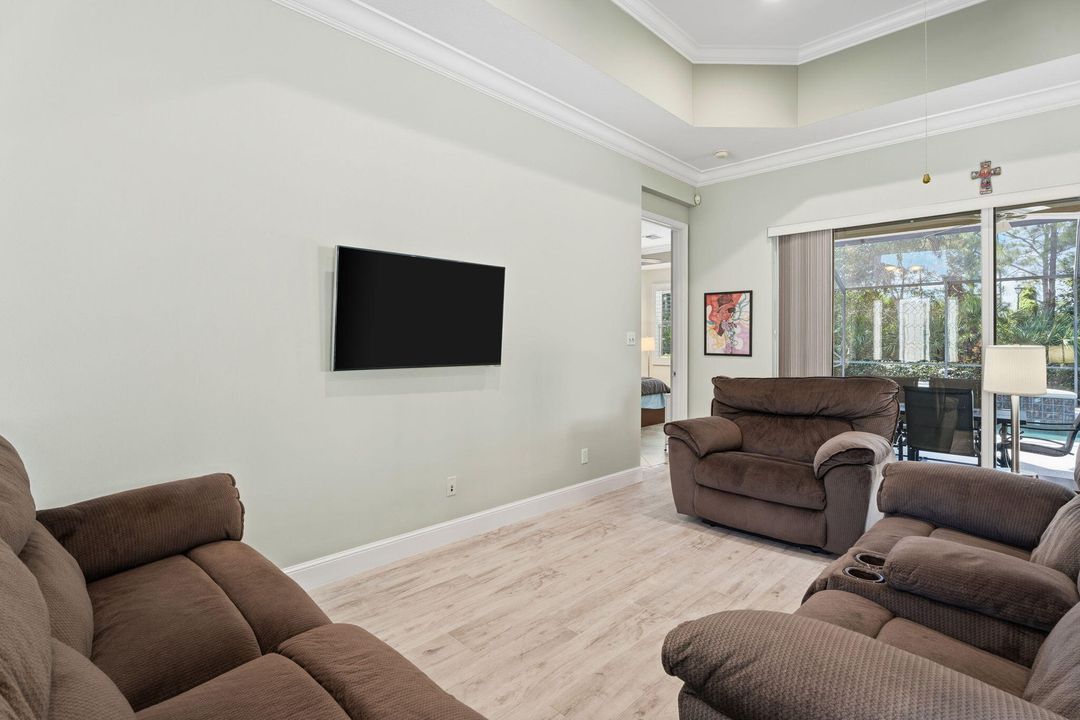 For Sale: $455,000 (2 beds, 2 baths, 1723 Square Feet)