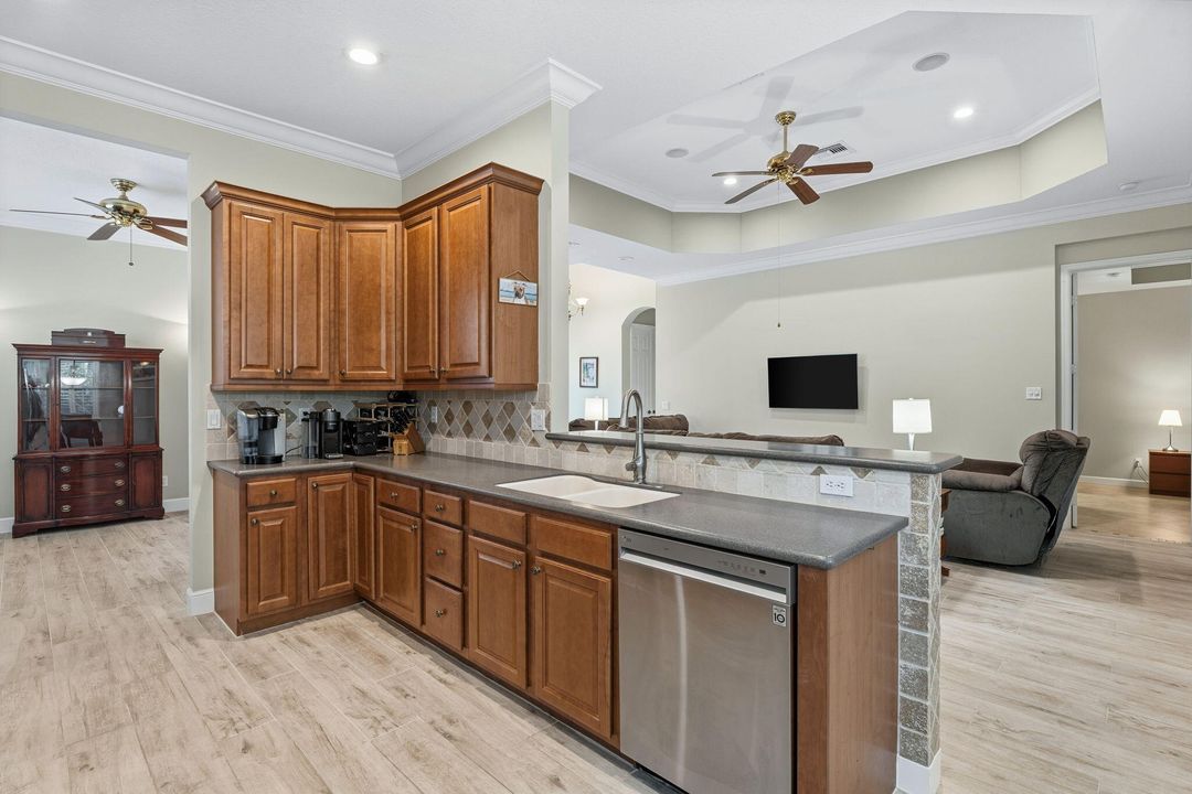 For Sale: $455,000 (2 beds, 2 baths, 1723 Square Feet)