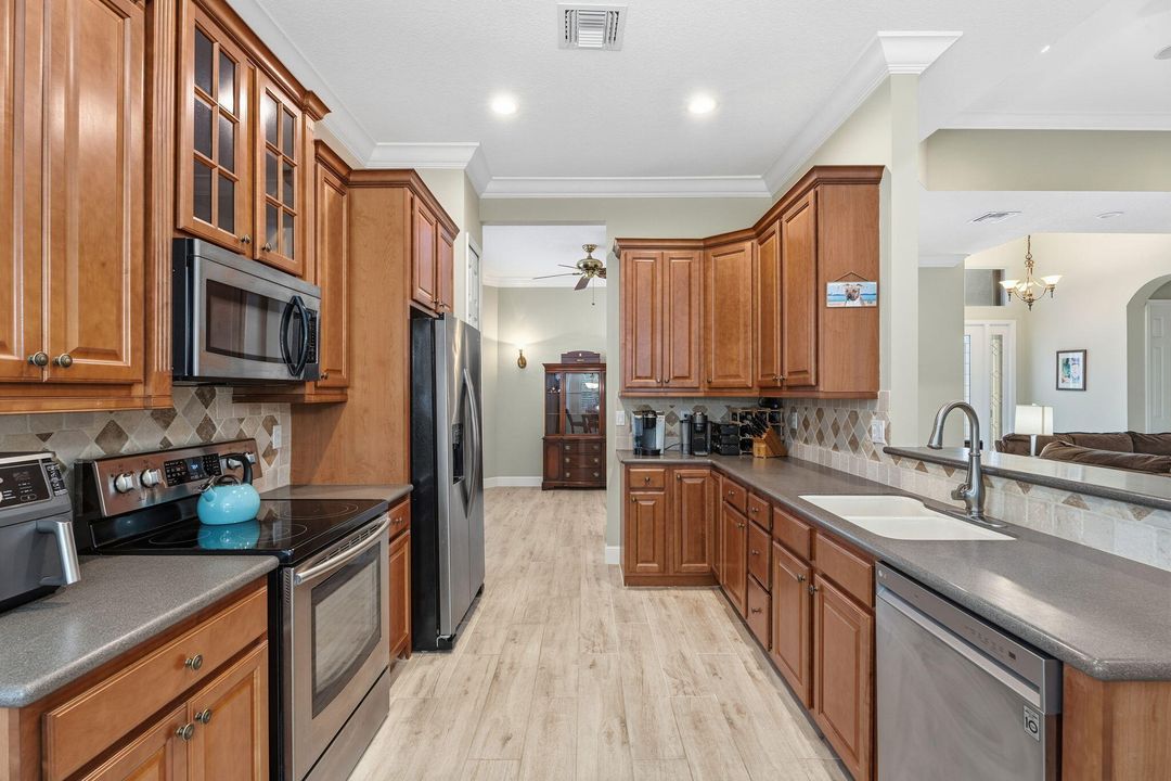 For Sale: $455,000 (2 beds, 2 baths, 1723 Square Feet)