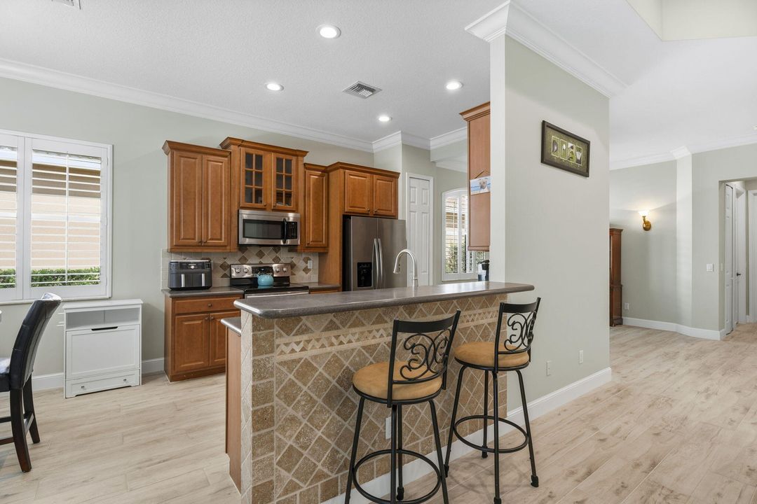 For Sale: $455,000 (2 beds, 2 baths, 1723 Square Feet)