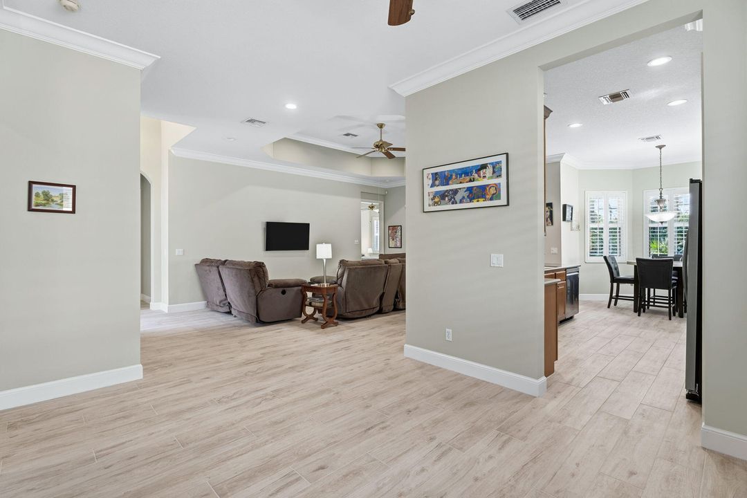 For Sale: $455,000 (2 beds, 2 baths, 1723 Square Feet)