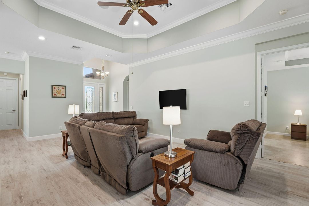 For Sale: $455,000 (2 beds, 2 baths, 1723 Square Feet)