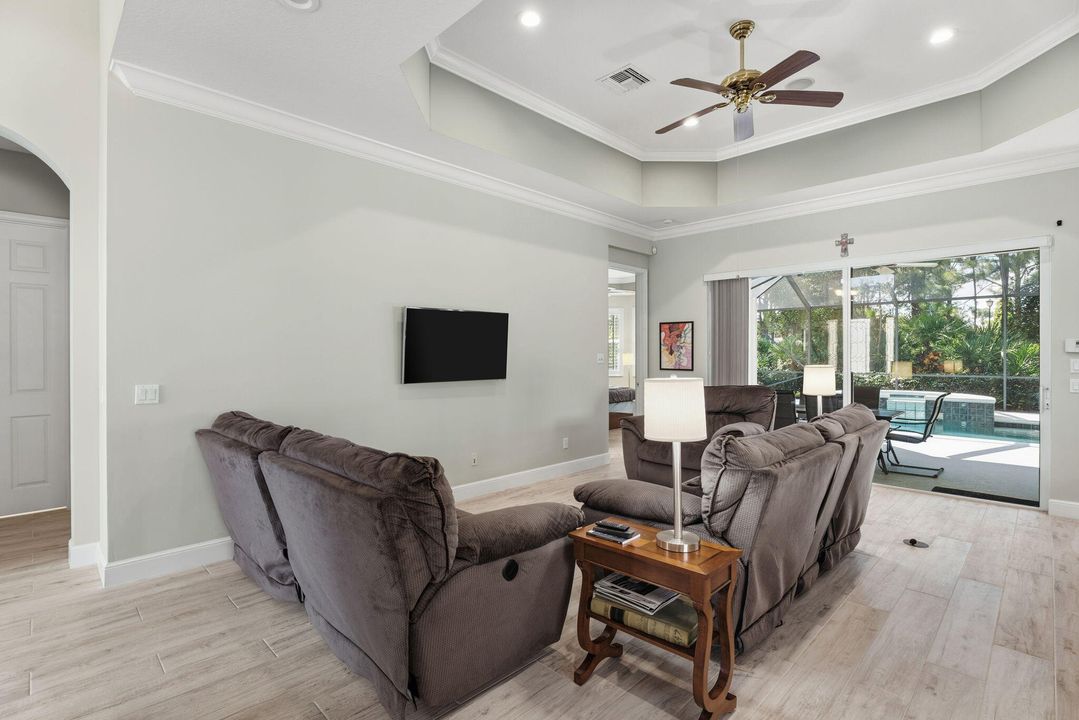 For Sale: $455,000 (2 beds, 2 baths, 1723 Square Feet)