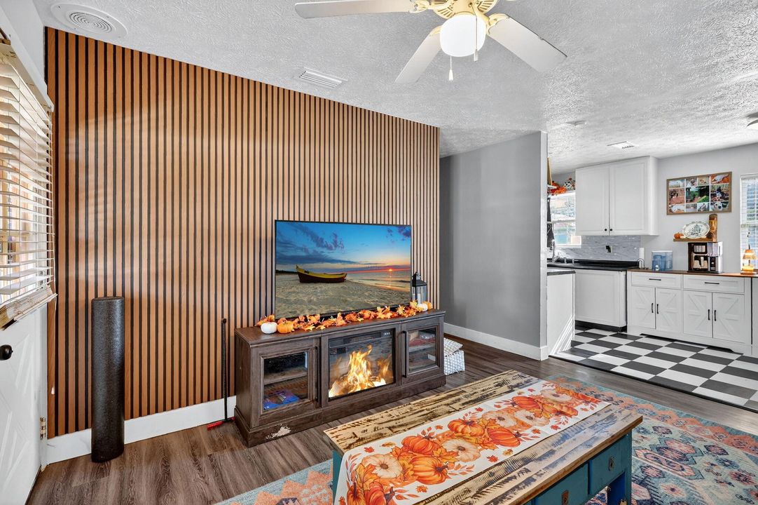 待售: $224,900 (3 贝兹, 2 浴室, 984 平方英尺)