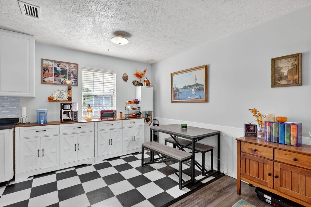 待售: $224,900 (3 贝兹, 2 浴室, 984 平方英尺)