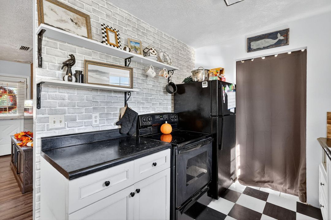 待售: $224,900 (3 贝兹, 2 浴室, 984 平方英尺)