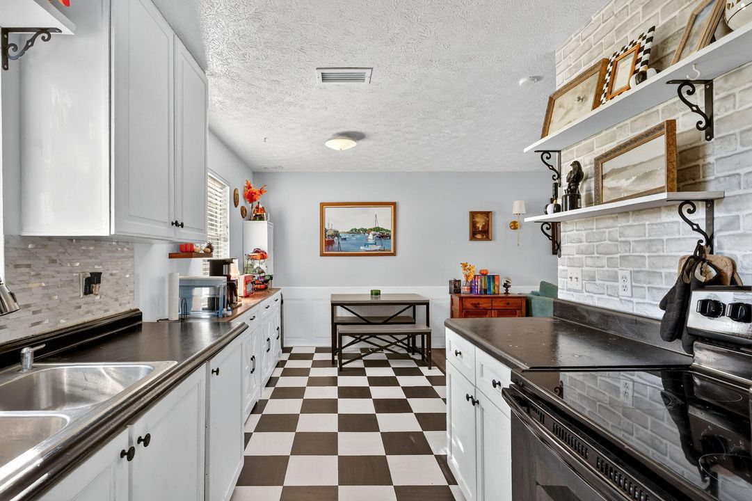 待售: $224,900 (3 贝兹, 2 浴室, 984 平方英尺)