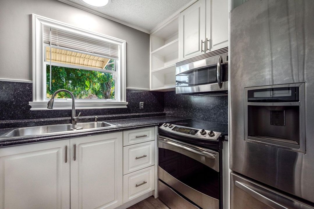 For Rent: $1,880 (2 beds, 1 baths, 950 Square Feet)