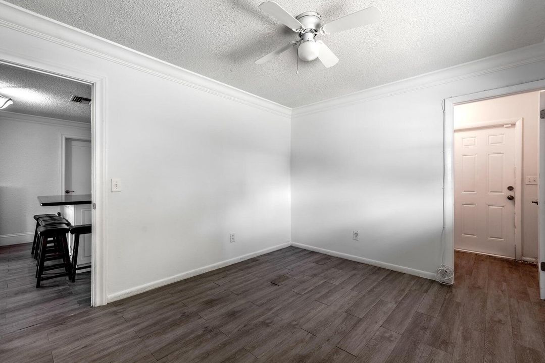 For Rent: $1,880 (2 beds, 1 baths, 950 Square Feet)