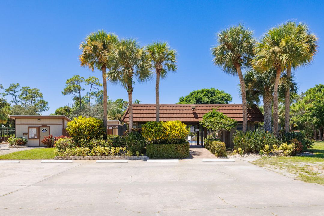 For Sale: $259,900 (2 beds, 2 baths, 1288 Square Feet)