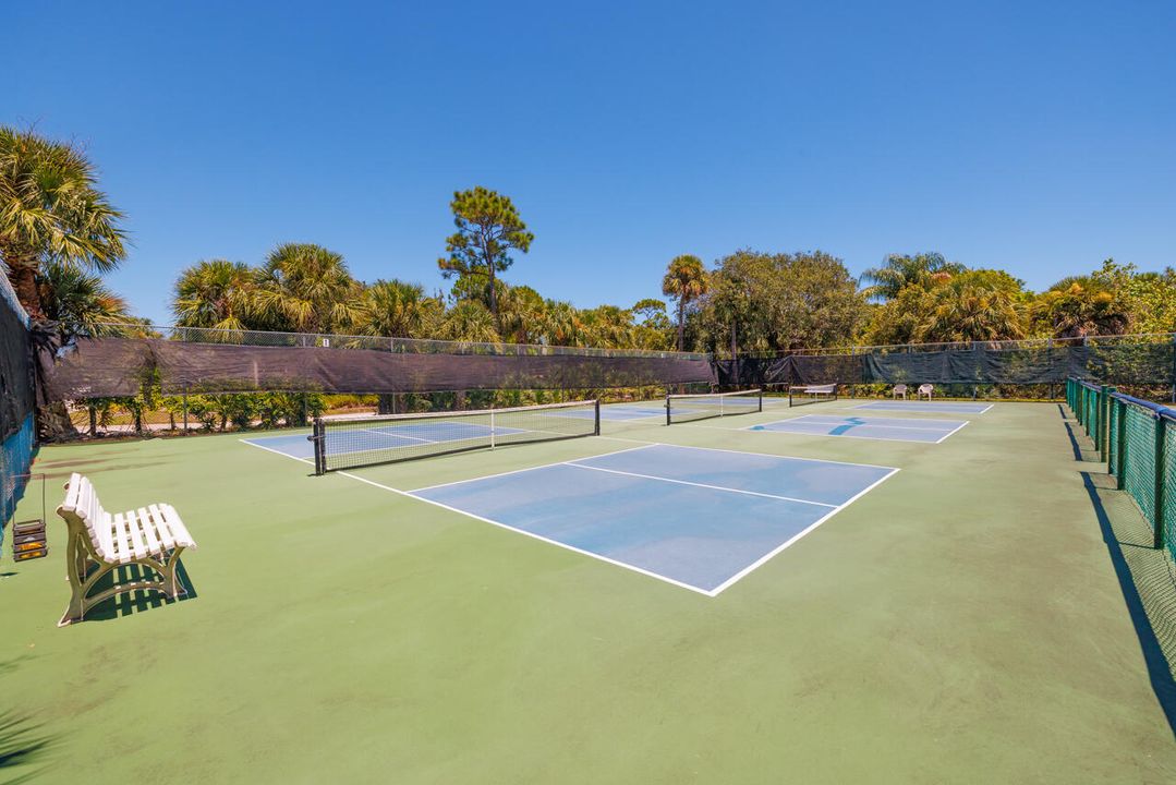 For Sale: $259,900 (2 beds, 2 baths, 1288 Square Feet)