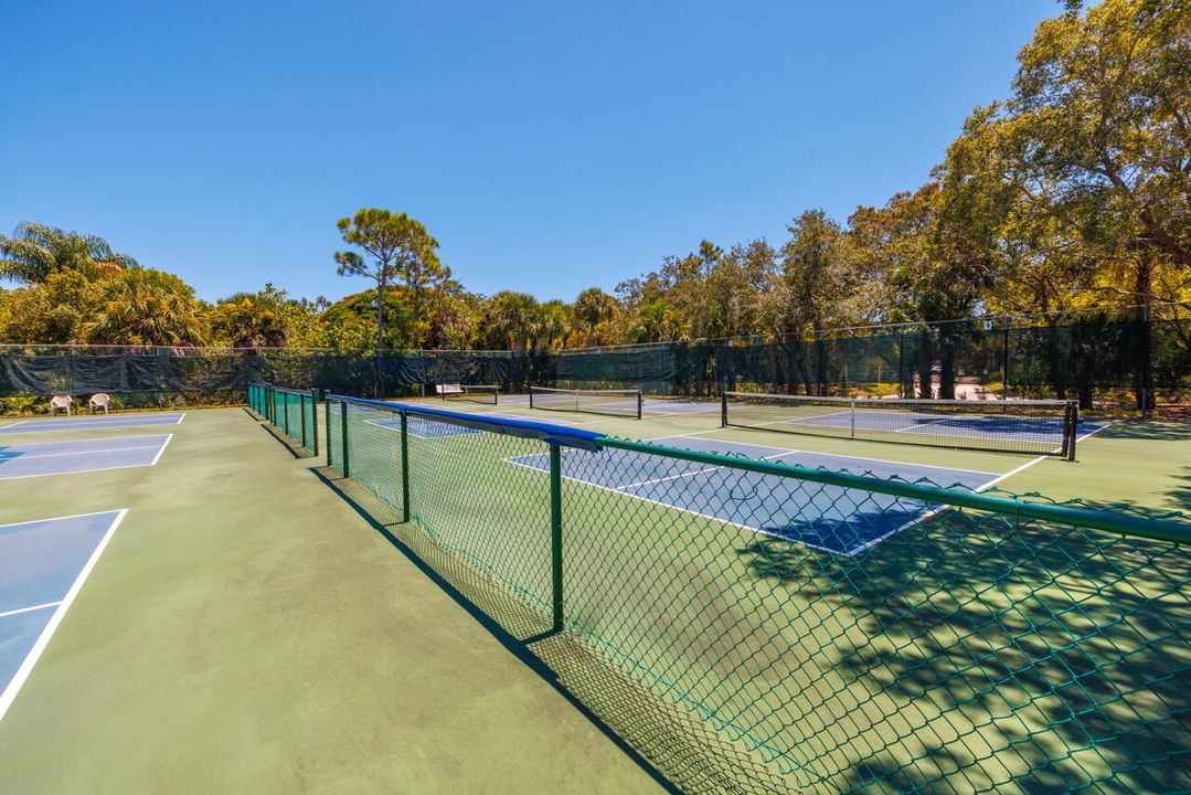 For Sale: $259,900 (2 beds, 2 baths, 1288 Square Feet)