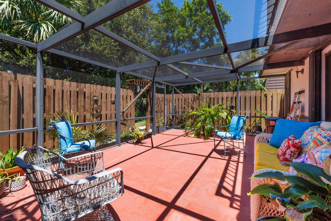 For Sale: $259,900 (2 beds, 2 baths, 1288 Square Feet)