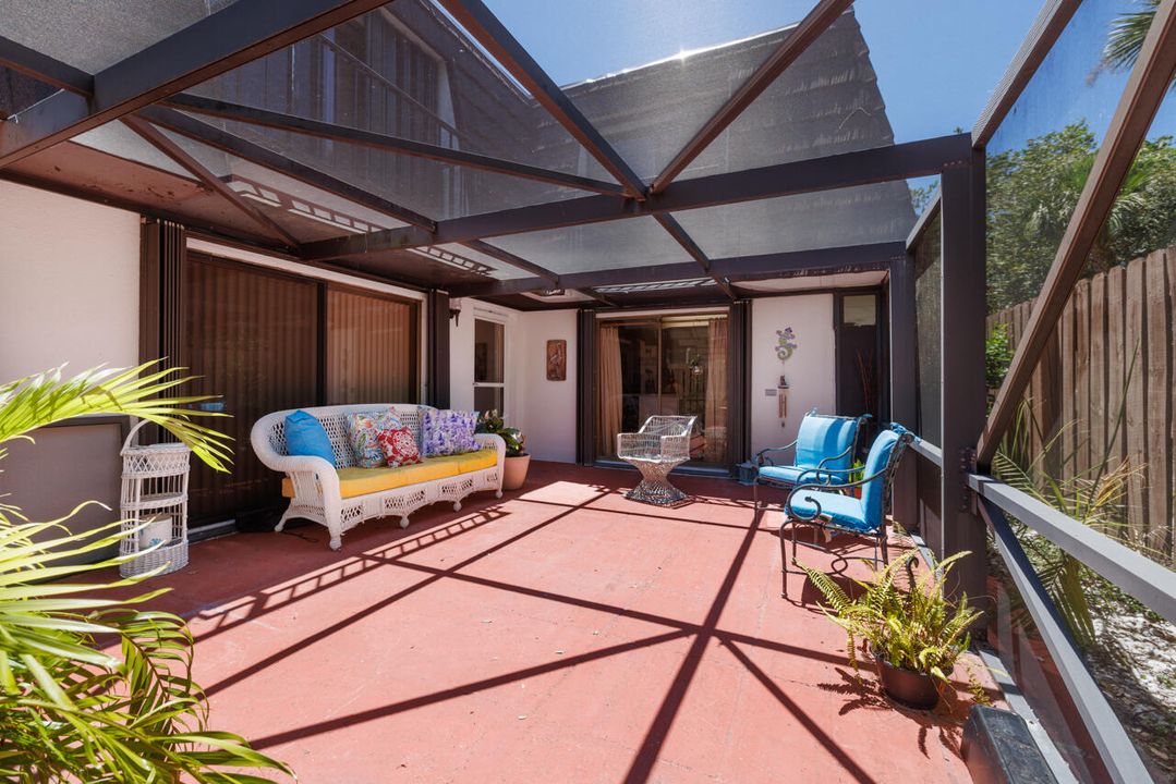 For Sale: $259,900 (2 beds, 2 baths, 1288 Square Feet)