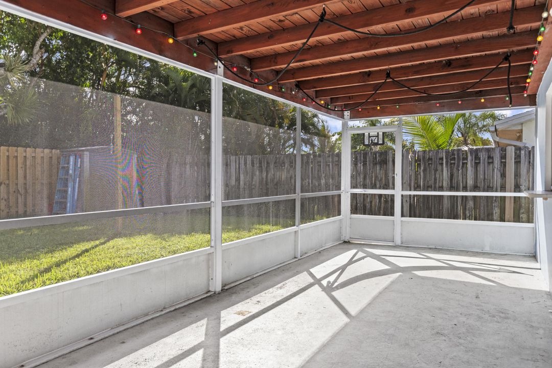 For Sale: $630,000 (4 beds, 2 baths, 1672 Square Feet)