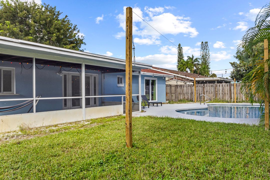 For Sale: $630,000 (4 beds, 2 baths, 1672 Square Feet)