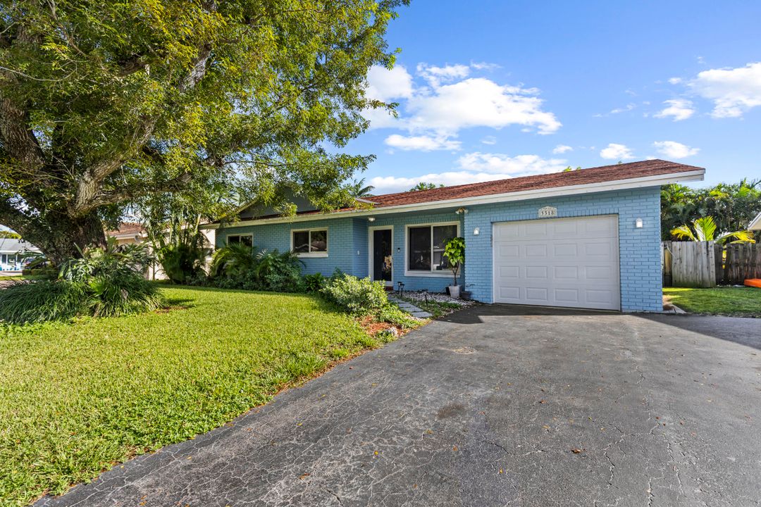 For Sale: $630,000 (4 beds, 2 baths, 1672 Square Feet)